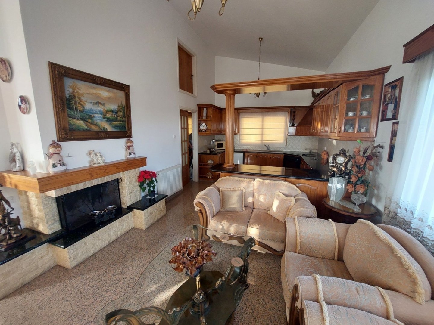 4 Bedrooms Detached Villa in Tala based on a big plot of Land with 90% building density and possibility to build another property. Apartment on a Base