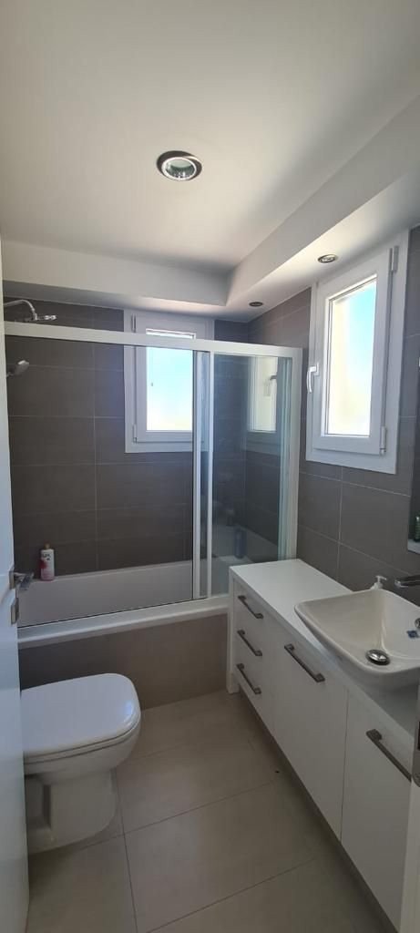 Beatifull villa in Tala offering panoramic sea views
Five bedrooms on suite
Underfloor heating
Heating panels at the walls
Fully equipped kitche