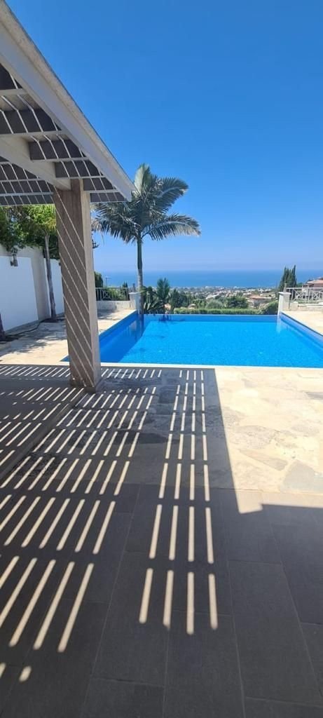 Beatifull villa in Tala offering panoramic sea views
Five bedrooms on suite
Underfloor heating
Heating panels at the walls
Fully equipped kitche