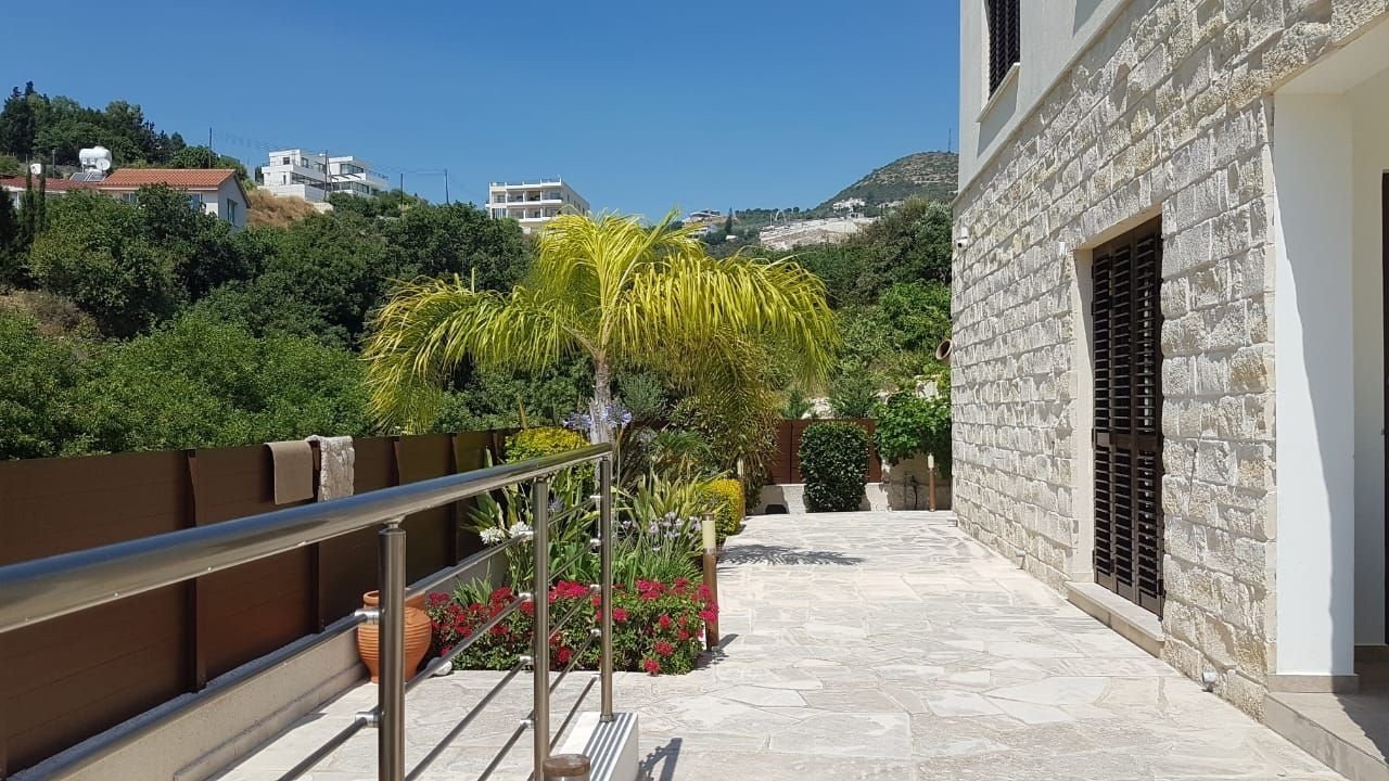 2 Storey 3 Bedrooms 3 bathtoom beautiful Villa with private swimming pool 7x3,5, fully furnished and equipped,
heated floors, barbeque ares, giverex