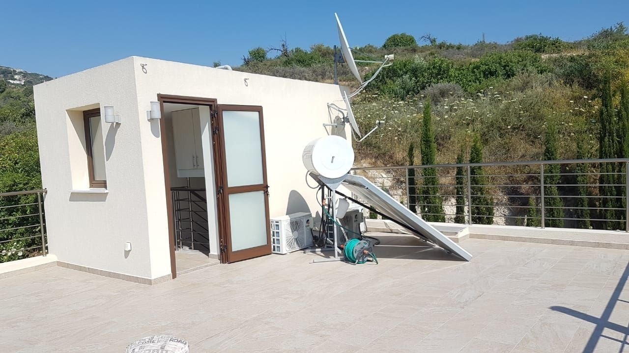 2 Storey 3 Bedrooms 3 bathtoom beautiful Villa with private swimming pool 7x3,5, fully furnished and equipped,
heated floors, barbeque ares, giverex