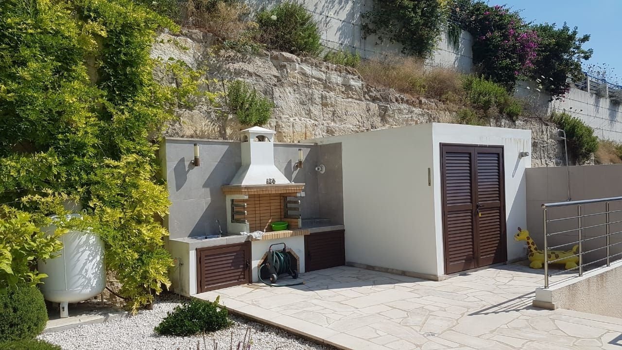 2 Storey 3 Bedrooms 3 bathtoom beautiful Villa with private swimming pool 7x3,5, fully furnished and equipped,
heated floors, barbeque ares, giverex