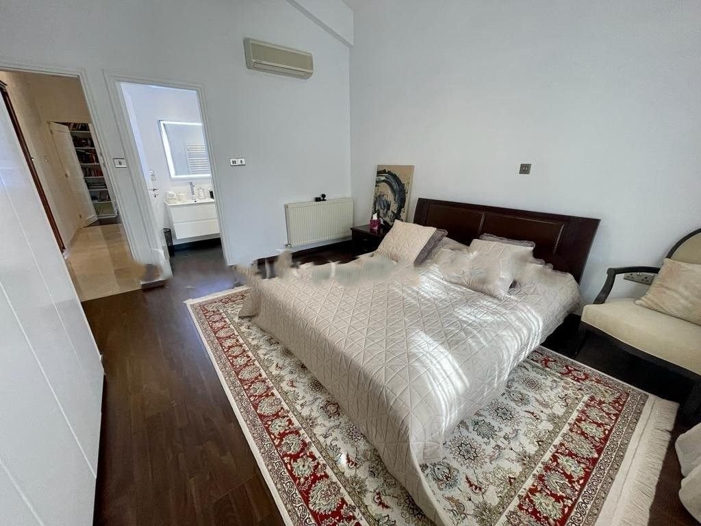This amazing five-bedroom, five-bathroom superb bungalow is located in the renowned area of Tala.
It is situated in a popular and excellent residenti