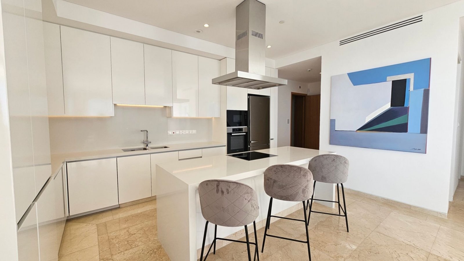 Luxury high-rise apartments in Kato Paphos for sale:
At the 9th-floor Tower Apartment in Kato Paphos. This is a 3 Bedroom Apartment in a Luxury water