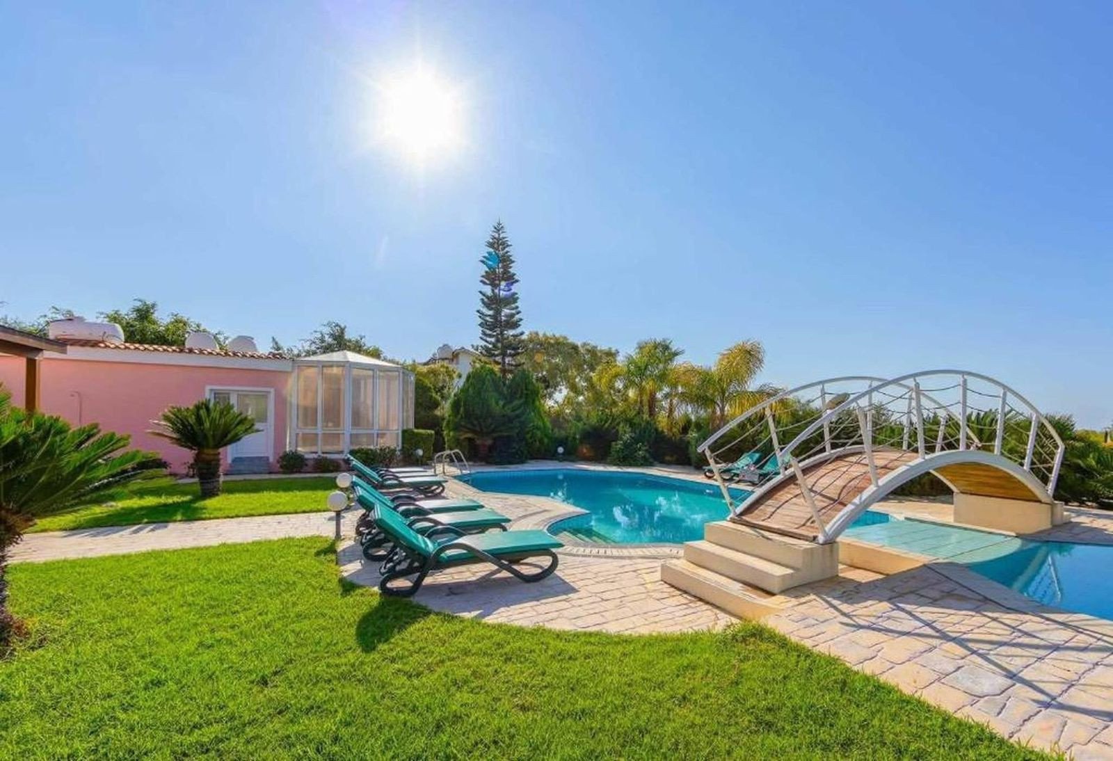 Luxury 4 Bedroom Villa for Sale in Coral Bay, Paphos

A rare opportunity to purchase a spacious four-bedroom villa in Coral Bay, Paphos, one of the mo