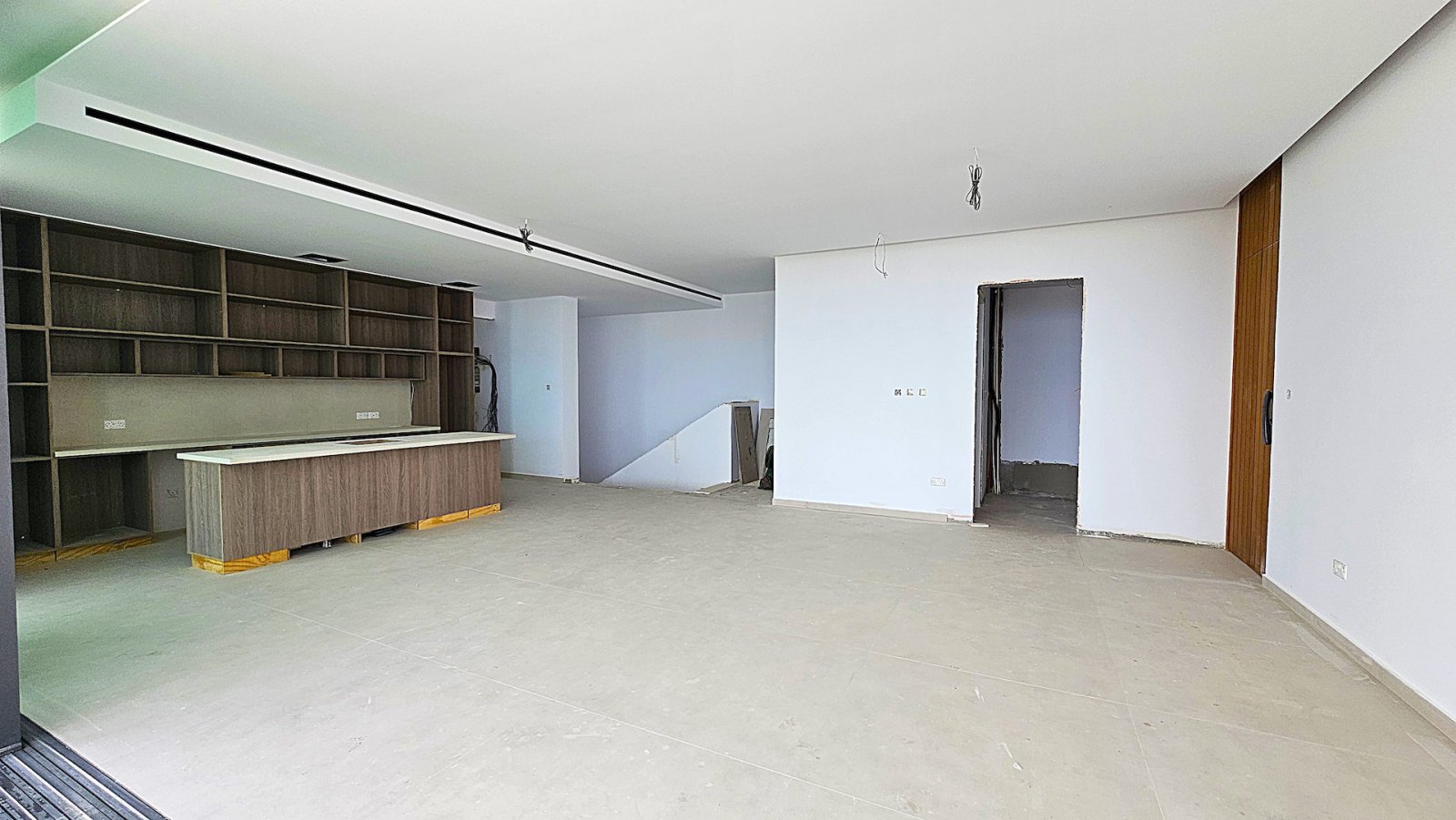 For sale is a stunning, modern detached villa in the sought-after area of Konia. This key-ready home offers a spacious internal area of 230 m2, though