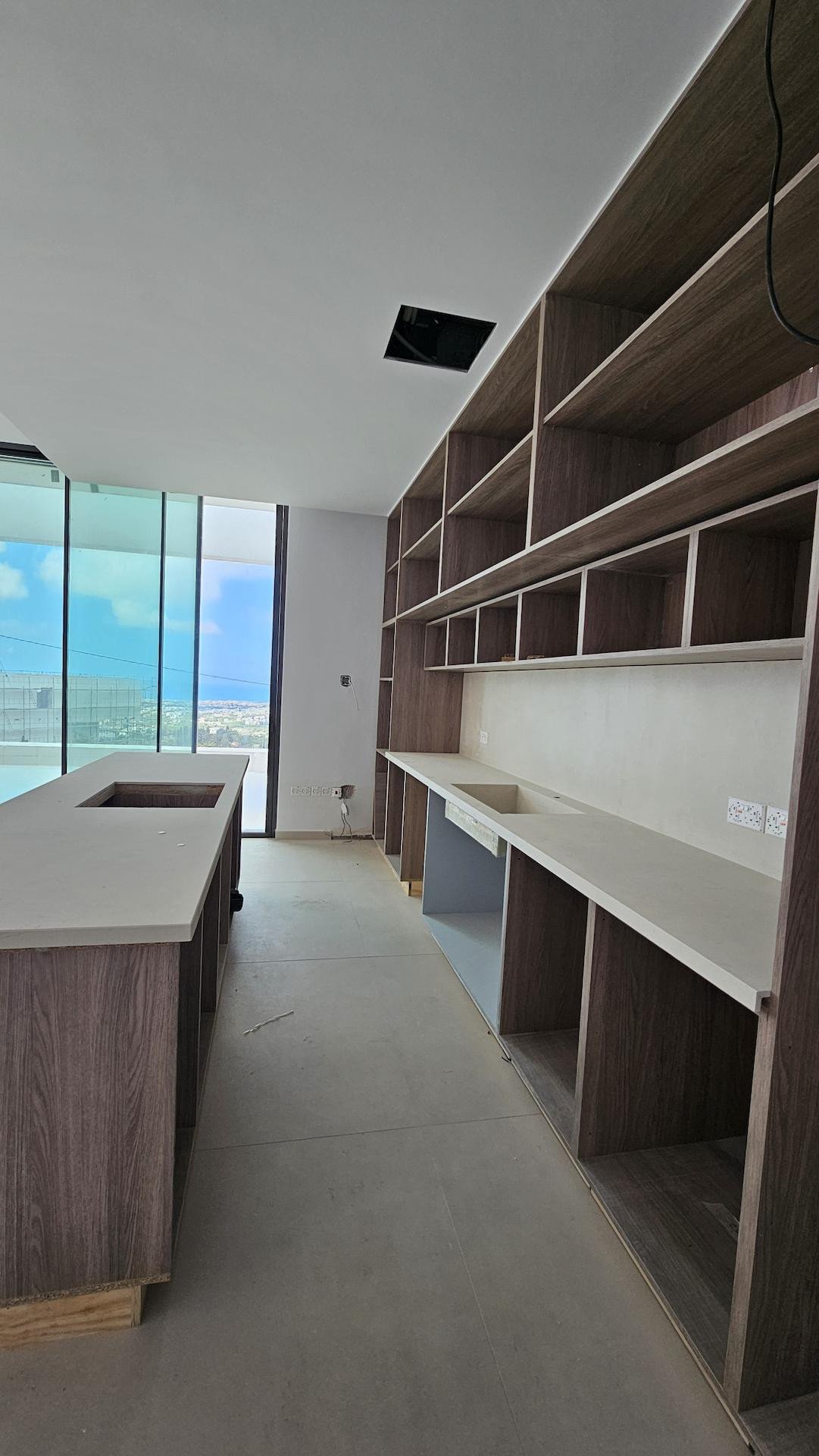 For sale is a stunning, modern detached villa in the sought-after area of Konia. This key-ready home offers a spacious internal area of 230 m2, though